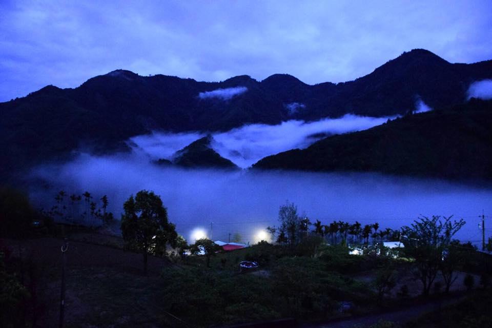 Walk Cloud Bed And Breakfast Meishan Bagian luar foto